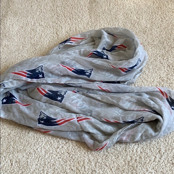 Patriots Round Scarf - Picture 1 of 3